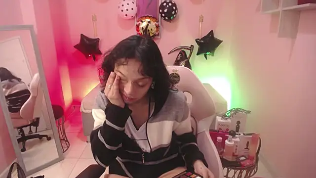 LadyWawy online show from 10-18-25, 01:23