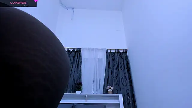 Mistt Mia online show from 02-06-26, 05:49