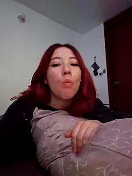 Snapshot of lunnaa_ chatting on 11-23-25, 05:07 lunnaa online show from 11-23-25, 05:07