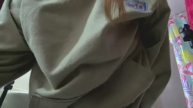 Snapshot of lunnaa_ chatting on 12-20-25, 03:35 lunnaa online show from 12-20-25, 03:35