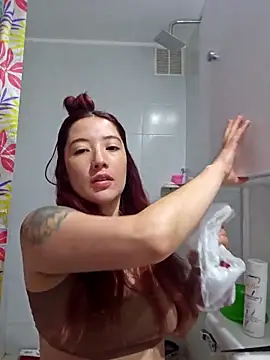 Snapshot of lunnaa_ chatting on 01-14-26, 10:03 lunnaa online show from 01-14-26, 10:03