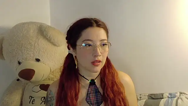Snapshot of lunnaa_ chatting on 05-08-26, 04:07 lunnaa online show from 05-08-26, 04:07