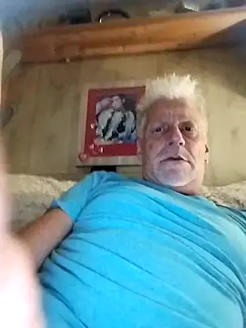 Snapshot of fischnet chatting on 10-21-25, 01:06 fischnet online show from 10-21-25, 01:06