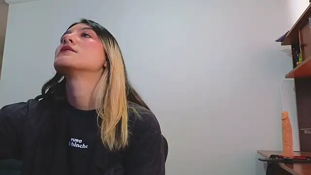 Snapshot of Sweetlolita chatting on 09-08-25, 07:57 Sweetlolita online show from 09-08-25, 07:57