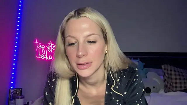 Snapshot of ChelseaCheeky chatting on 10-29-25, 12:24 ChelseaCheeky online show from 10-29-25, 12:24