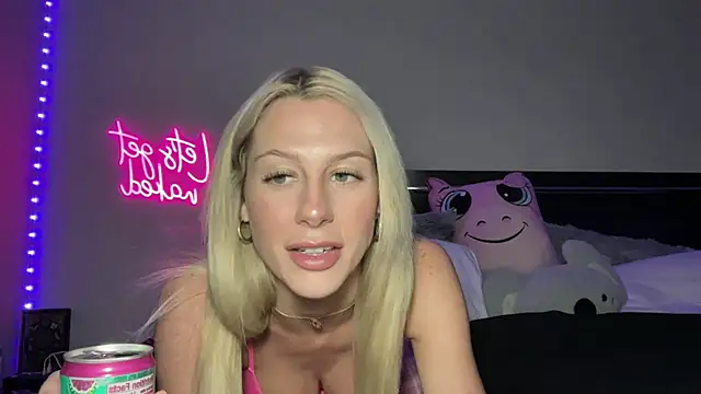 Snapshot of ChelseaCheeky chatting on 11-26-25, 02:56 ChelseaCheeky online show from 11-26-25, 02:56