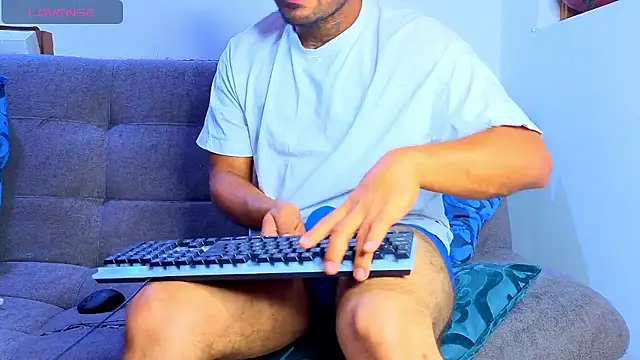 Snapshot of tomas_smith1 chatting on 01-16-26, 04:05 tomas smith1 online show from 01-16-26, 04:05