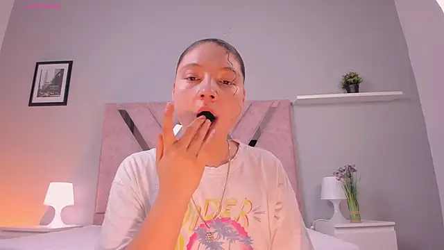 victoria becker  online show from 02-08-26, 11:57