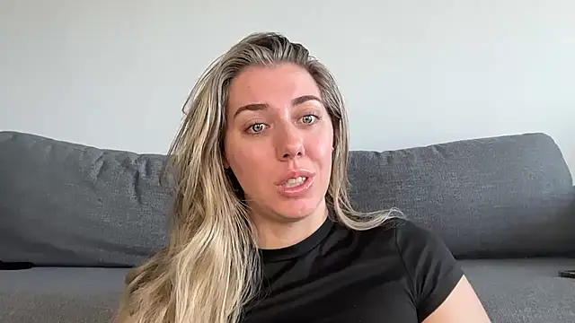 Snapshot of louiseberkeley chatting on 04-03-26, 12:52 louiseberkeley online show from 04-03-26, 12:52