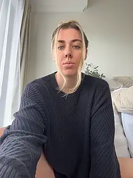 Snapshot of louiseberkeley chatting on 05-12-26, 11:35 louiseberkeley online show from 05-12-26, 11:35