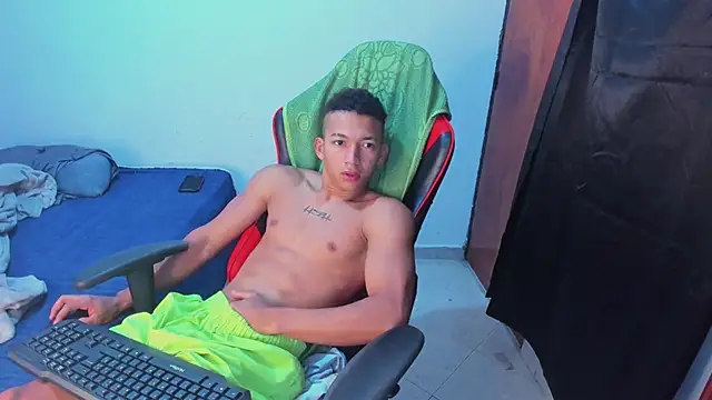 Snapshot of JuanchiT66 chatting on 06-11-26, 01:31 JuanchiT66 online show from 06-11-26, 01:31