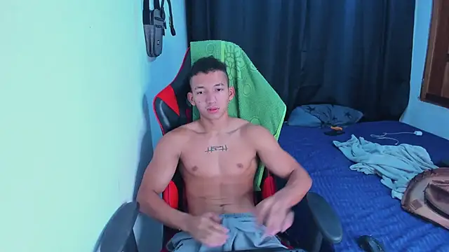 Snapshot of JuanchiT66 chatting on 06-17-26, 04:30 JuanchiT66 online show from 06-17-26, 04:30
