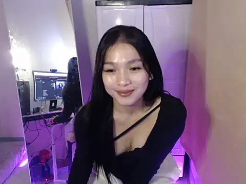 Snapshot of lovely_bunnyy chatting on 08-07-26, 08:33 lovely bunnyy online show from 08-07-26, 08:33