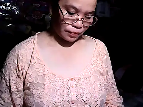 Snapshot of Adeline05 chatting on 12-04-25, 09:18 Adeline05 online show from 12-04-25, 09:18