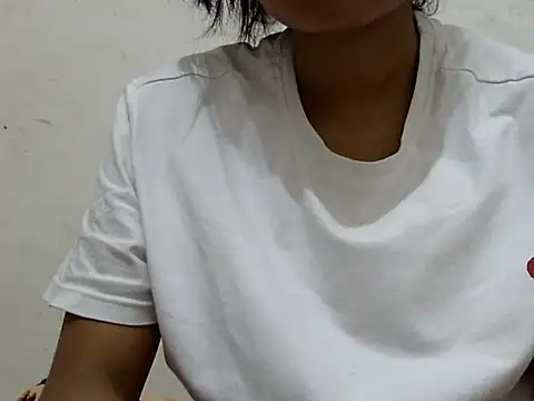 Snapshot of Cute-Chhaya chatting on 09-20-25, 02:40 Cute-Chhaya online show from 09-20-25, 02:40