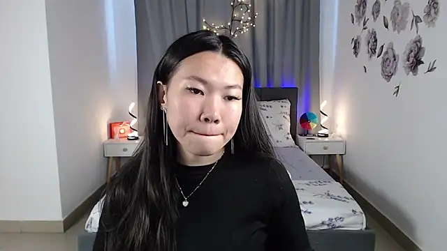 LunaPurrr online show from 09-12-25, 11:15