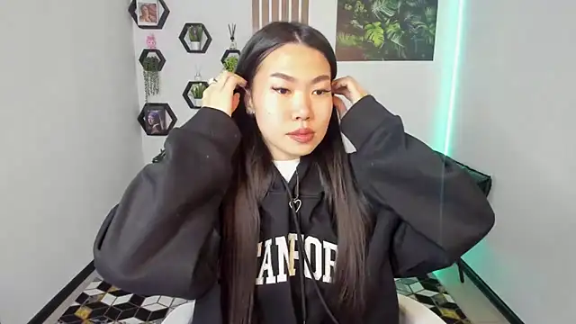 LunaPurrr online show from 11-26-25, 01:17