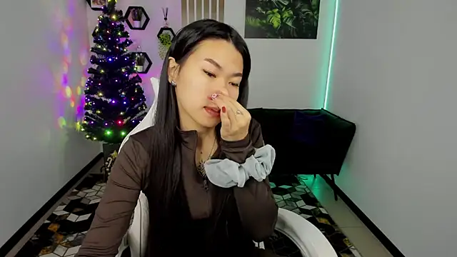 LunaPurrr online show from 12-15-25, 12:15