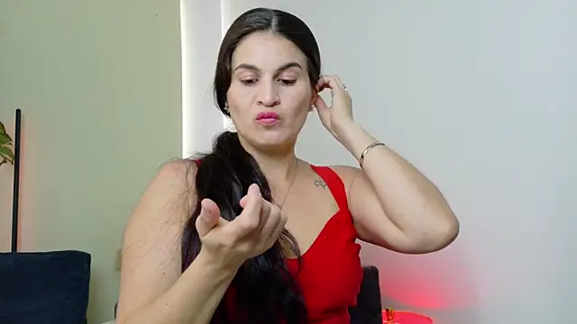 Snapshot of lizdevine chatting on 01-10-26, 05:04 lizdevine online show from 01-10-26, 05:04