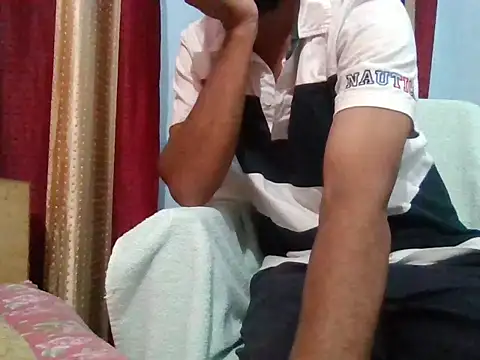 Snapshot of creativecommin chatting on 10-13-25, 10:37 creativecommin online show from 10-13-25, 10:37