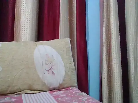 Snapshot of creativecommin chatting on 10-27-25, 07:07 creativecommin online show from 10-27-25, 07:07