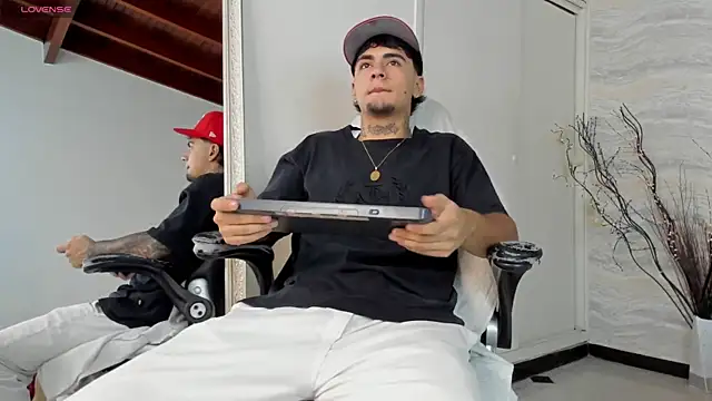 Snapshot of JamesDeker chatting on 09-19-25, 07:47 JamesDeker online show from 09-19-25, 07:47