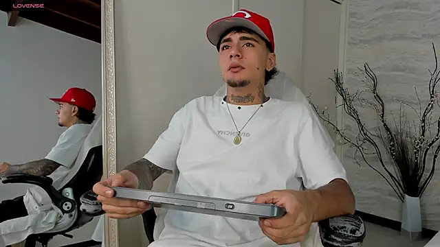 Snapshot of JamesDeker chatting on 09-20-25, 08:21 JamesDeker online show from 09-20-25, 08:21