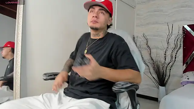 Snapshot of JamesDeker chatting on 09-22-25, 07:16 JamesDeker online show from 09-22-25, 07:16