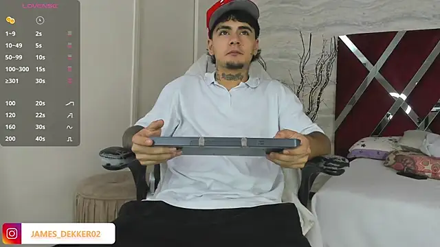 Snapshot of JamesDeker chatting on 09-26-25, 08:13 JamesDeker online show from 09-26-25, 08:13