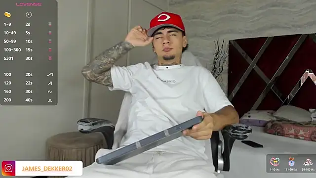 Snapshot of JamesDeker chatting on 09-27-25, 08:47 JamesDeker online show from 09-27-25, 08:47