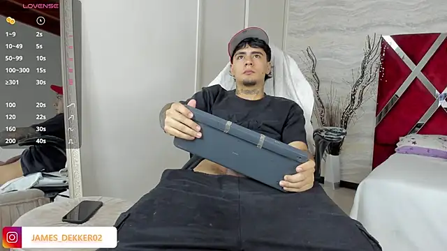 Snapshot of JamesDeker chatting on 09-29-25, 08:13 JamesDeker online show from 09-29-25, 08:13