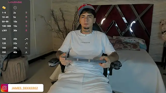 Snapshot of JamesDeker chatting on 10-01-25, 07:31 JamesDeker online show from 10-01-25, 07:31