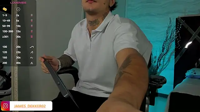 Snapshot of JamesDeker chatting on 10-09-25, 08:18 JamesDeker online show from 10-09-25, 08:18