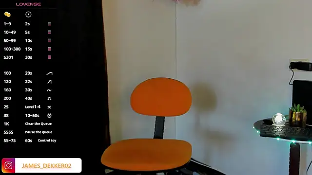 Snapshot of JamesDeker chatting on 11-10-25, 07:57 JamesDeker online show from 11-10-25, 07:57