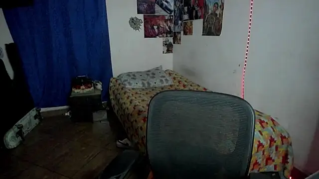 Snapshot of golden_ryyan chatting on 06-18-26, 01:04 golden ryyan online show from 06-18-26, 01:04