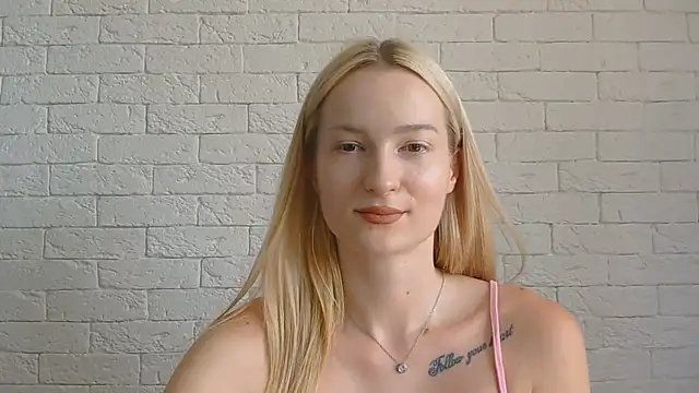 Snapshot of Alice_Sweet_01 chatting on 06-30-26, 01:01 Alice Sweet 01 online show from 06-30-26, 01:01