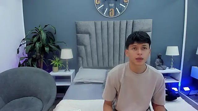 Snapshot of stephane_rouss chatting on 10-21-25, 09:15 stephane rouss online show from 10-21-25, 09:15