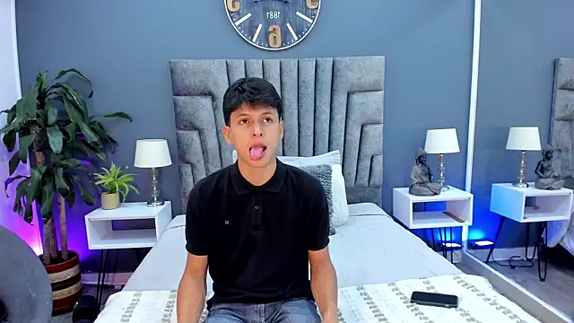 Snapshot of stephane_rouss chatting on 10-24-25, 07:43 stephane rouss online show from 10-24-25, 07:43