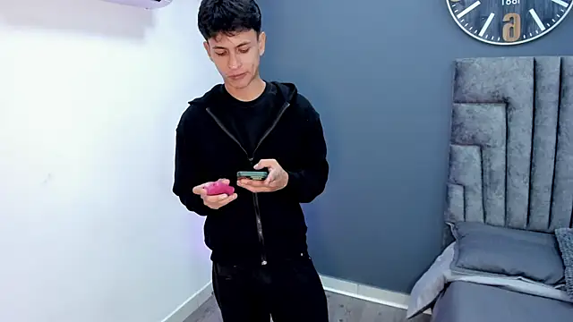 Snapshot of stephane_rouss chatting on 11-30-25, 08:46 stephane rouss online show from 11-30-25, 08:46