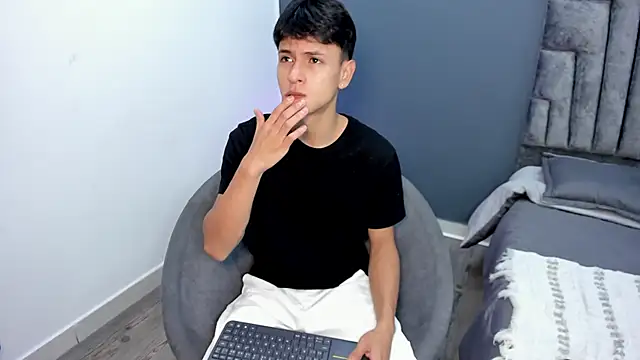 Snapshot of stephane_rouss chatting on 12-01-25, 08:14 stephane rouss online show from 12-01-25, 08:14