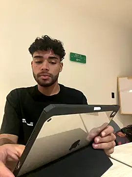 Snapshot of RaphaelDufort chatting on 10-30-25, 09:48 RaphaelDufort online show from 10-30-25, 09:48