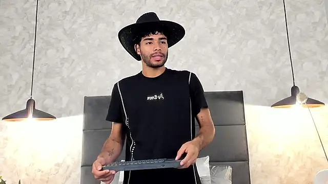 Snapshot of RaphaelDufort chatting on 11-19-25, 11:27 RaphaelDufort online show from 11-19-25, 11:27