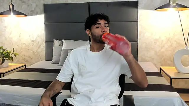 Snapshot of RaphaelDufort chatting on 11-22-25, 11:37 RaphaelDufort online show from 11-22-25, 11:37