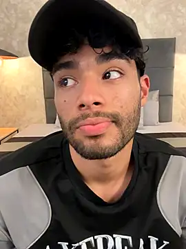 Snapshot of RaphaelDufort chatting on 11-25-25, 12:21 RaphaelDufort online show from 11-25-25, 12:21