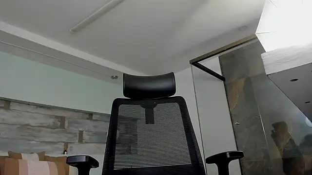 Snapshot of RaphaelDufort chatting on 12-13-25, 07:53 RaphaelDufort online show from 12-13-25, 07:53