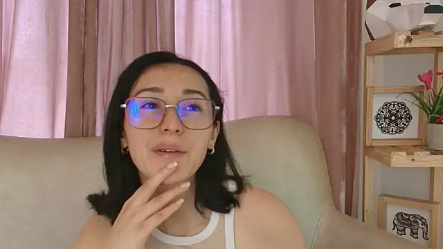 Ginevra esposito online show from 04-08-26, 12:38