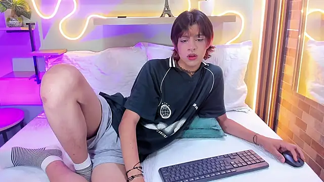 Snapshot of Dan_Copers chatting on 10-17-25, 02:08 Dan Copers online show from 10-17-25, 02:08