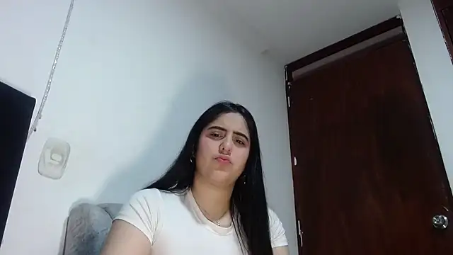 Snapshot of Electraweb_09 chatting on 10-23-25, 07:01 Electraweb 09 online show from 10-23-25, 07:01