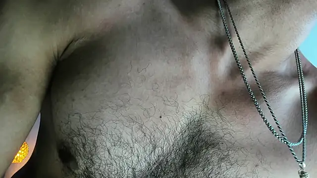 Snapshot of latinhotmuscle chatting on 05-27-26, 09:23 latinhotmuscle online show from 05-27-26, 09:23