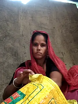 Hot-ilaiy online show from 10-26-25, 01:44